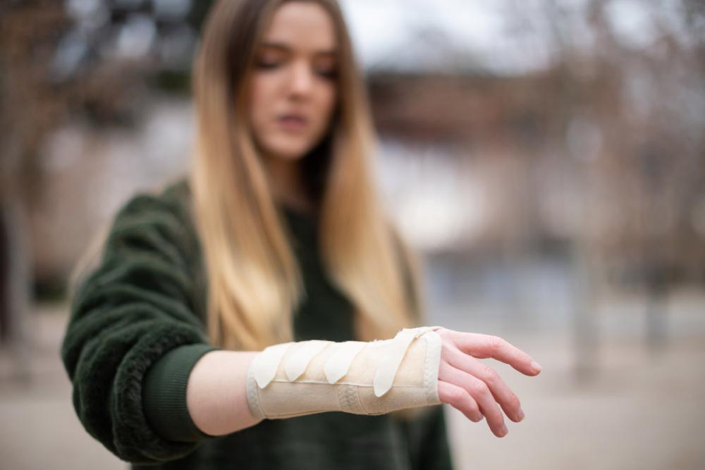 Перелом запястья руки
