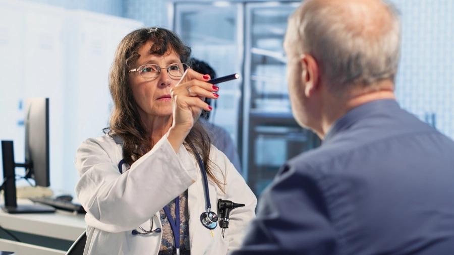 Нервный тик глаза