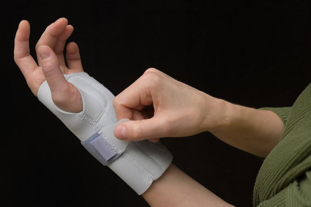 Перелом запястья руки