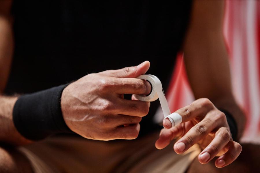 Вывих пальца на руке