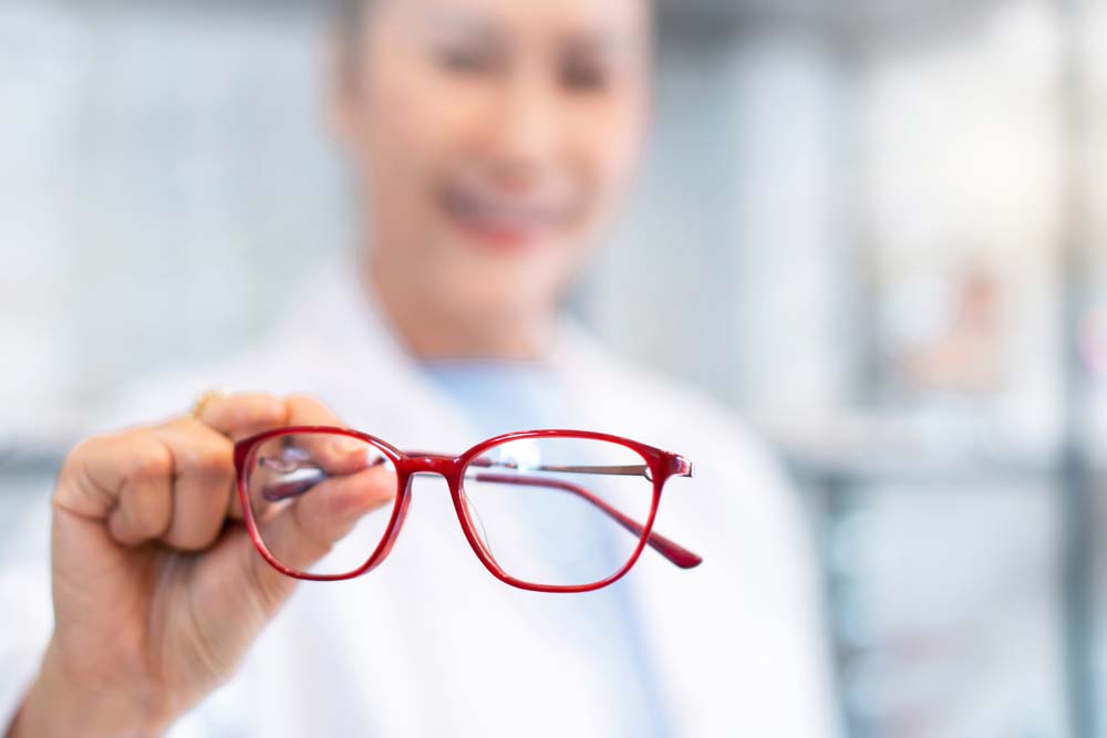 Коррекция зрения с помощью очков Коррекция зрения с помощью очков