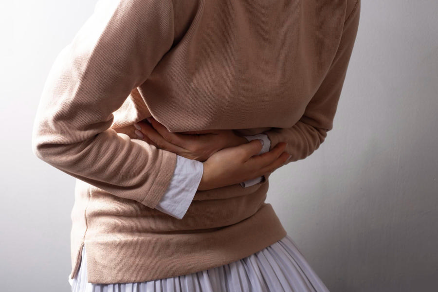 Боль в левом боку внизу живота: сопутствующие симптомы