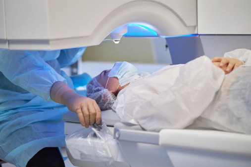 Этапы операции по замене хрусталика 