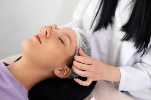 Подготовка к массажу век 