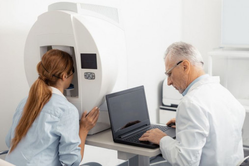 Обследование перед операцией по коррекции астигматизма 