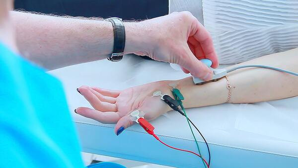 Электронейромиография верхних конечностей Электронейромиография верхних конечностей