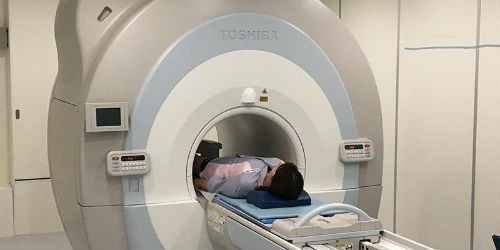 МРТ мягких тканей бедра  МРТ мягких тканей бедра