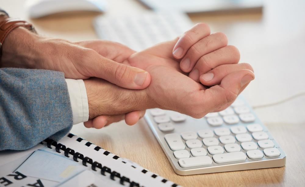 Онемение рук: причины и лечение