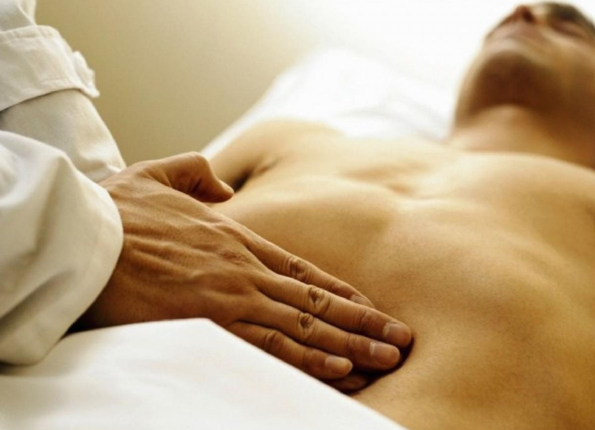 Боль в районе пупка у мужчин