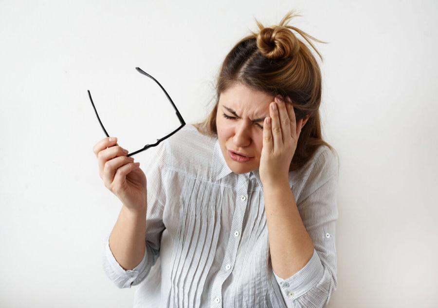 Болят виски и глаза