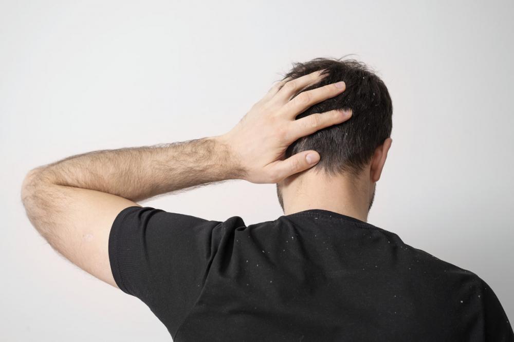 Чешется затылок головы