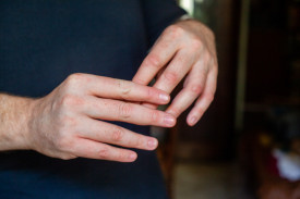 Покалывание в пальцах рук